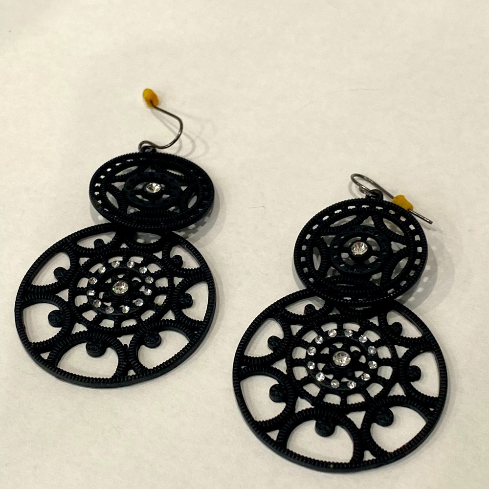 BLack hanging earrings.